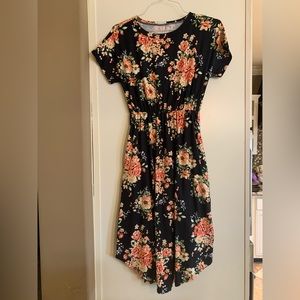 Women’s size small/ medium dress with pockets.